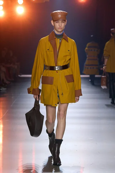 Look 14